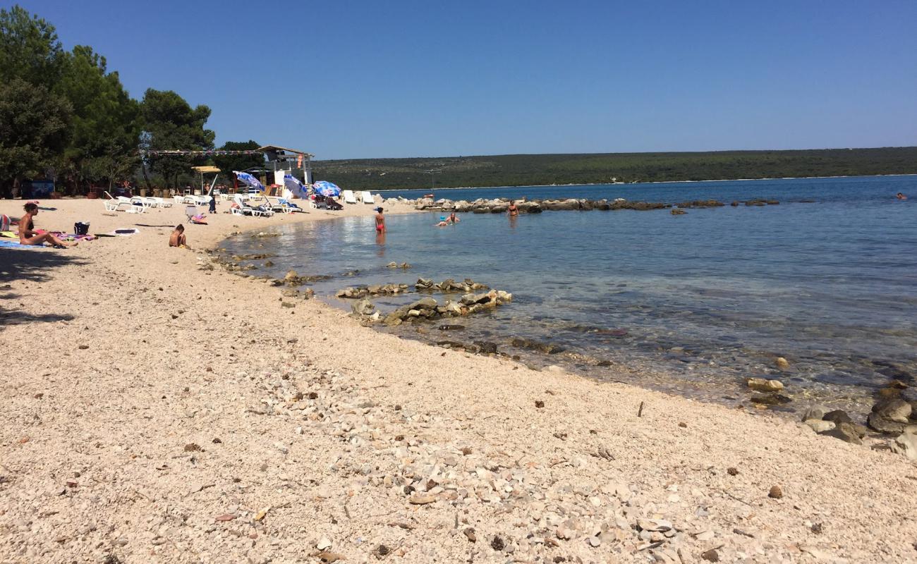 Photo de Plaza Ridimutak avec roches de surface