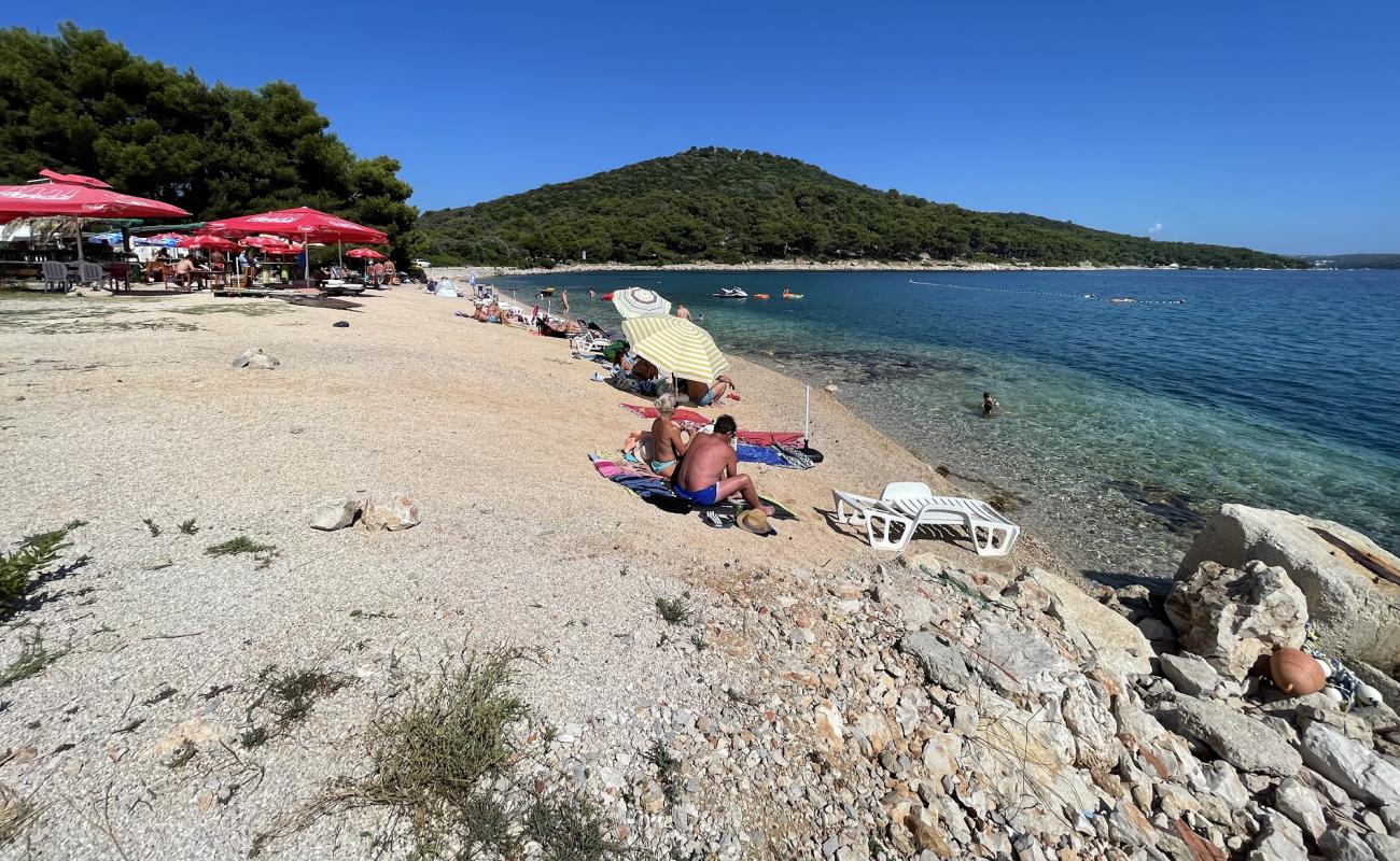 Photo de Plaza Rujnica avec caillou fin clair de surface