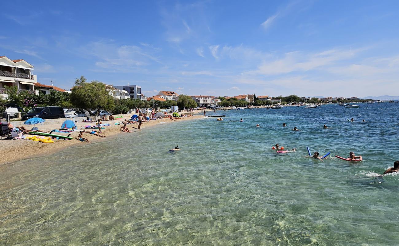 Photo de Beach Lovetovo avec caillou fin clair de surface