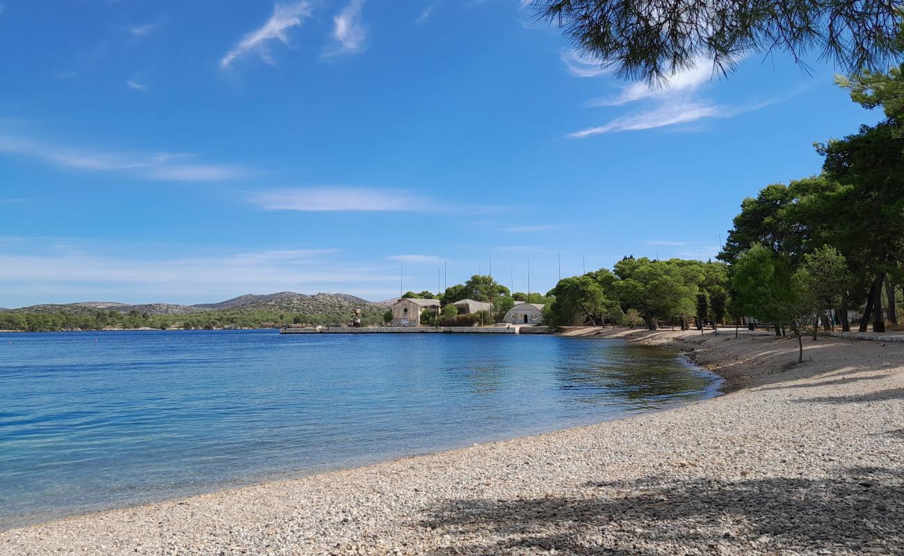 Photo de Uvala Minerska bay avec roches de surface