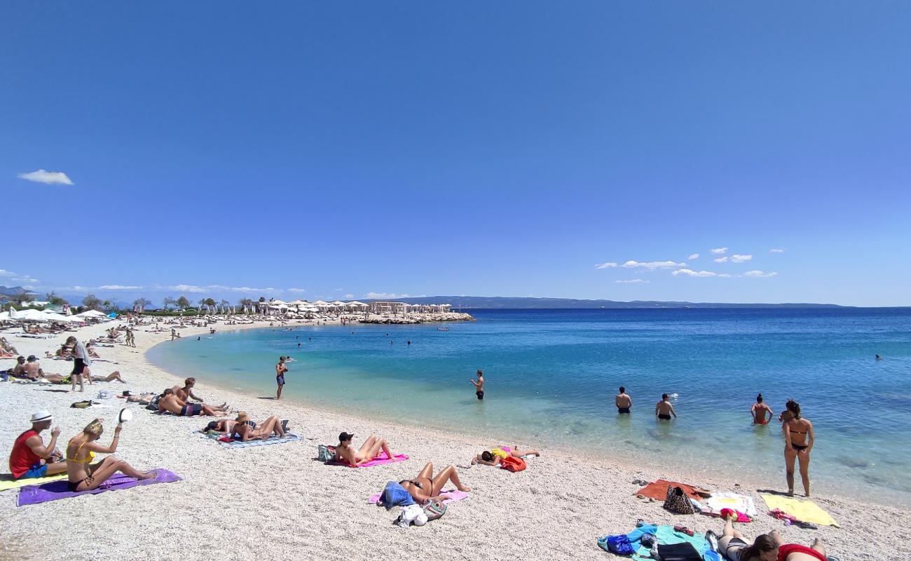 Photo de Kupaliste Znjan Beach avec caillou fin clair de surface