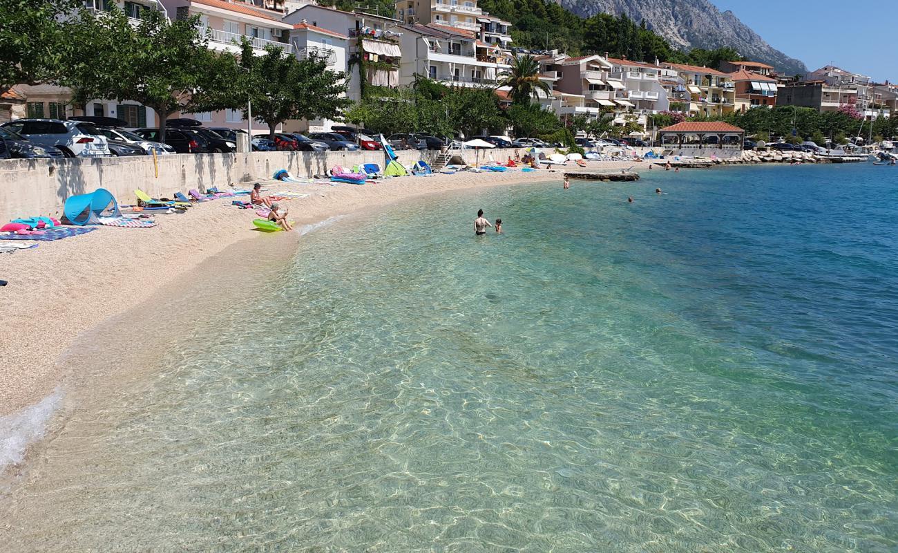 Photo de Beach Caklje avec petits galets beige de surface