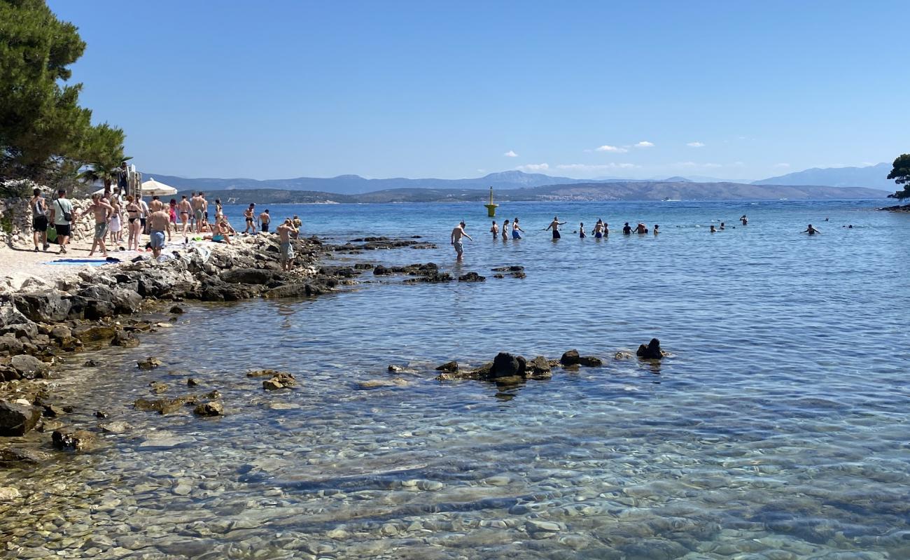 Photo de Hrvatska Plava Uvala avec roches de surface