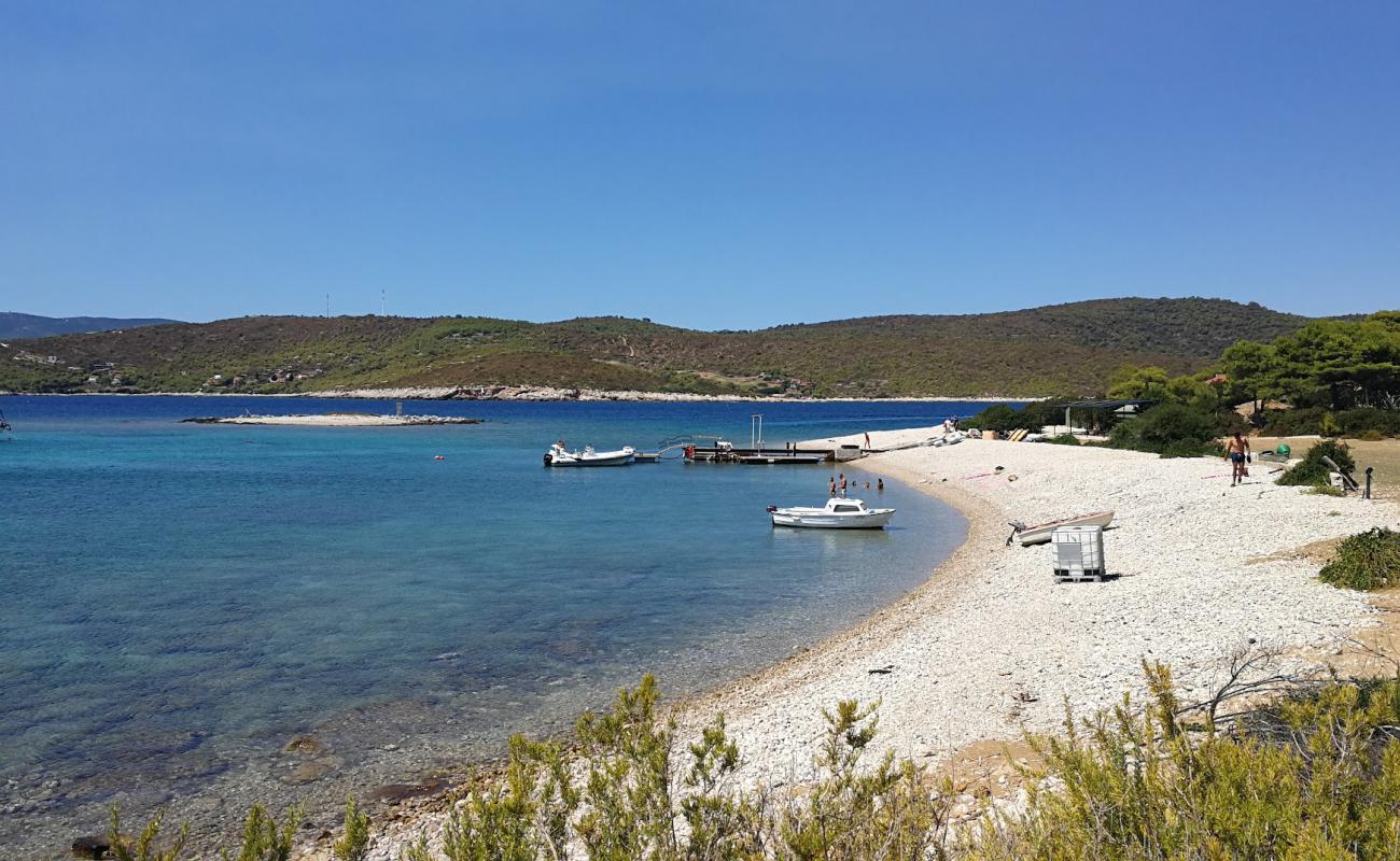 Photo de Budihovac Beach avec galets beige de surface