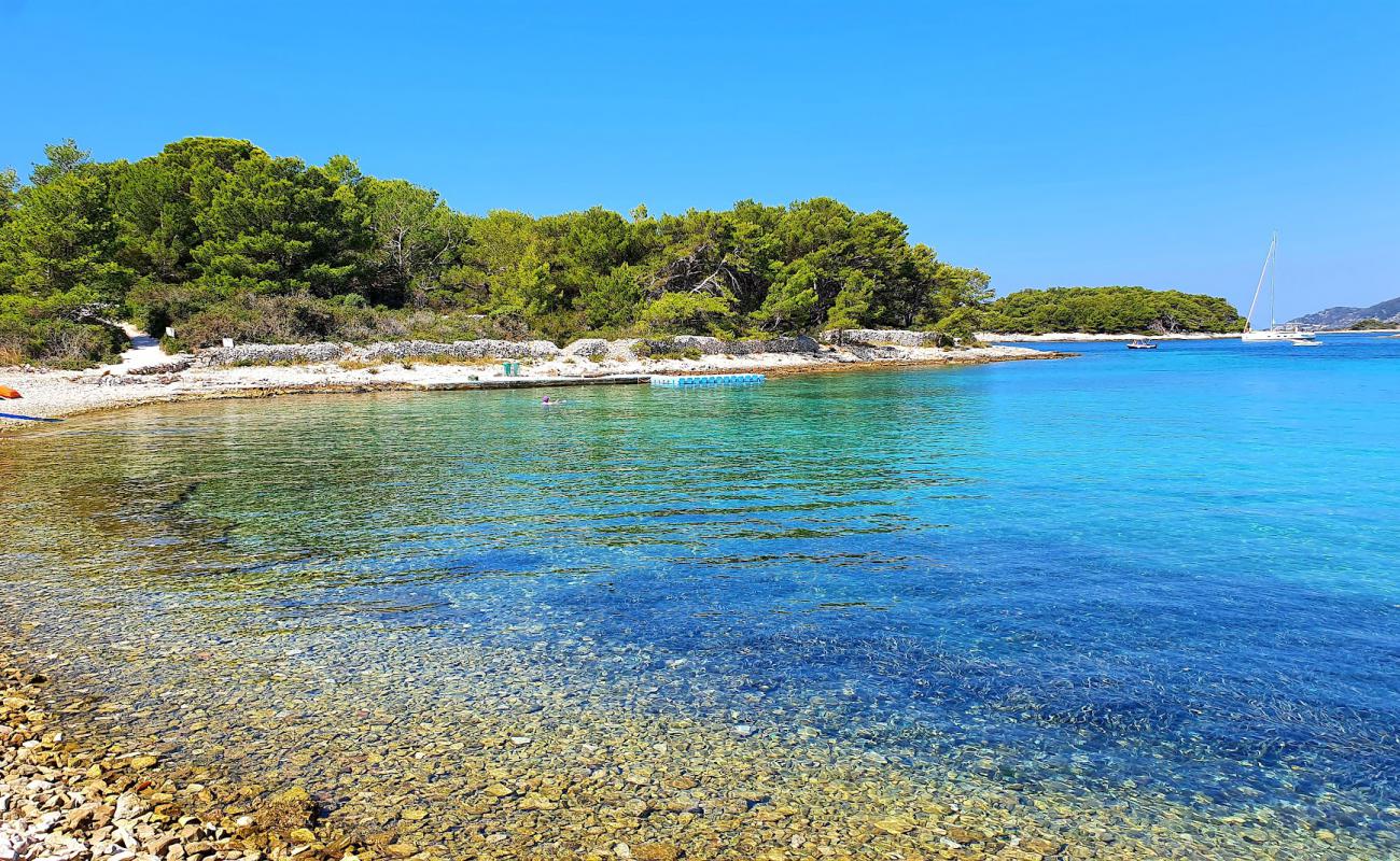 Photo de Mlini Beach avec roches de surface