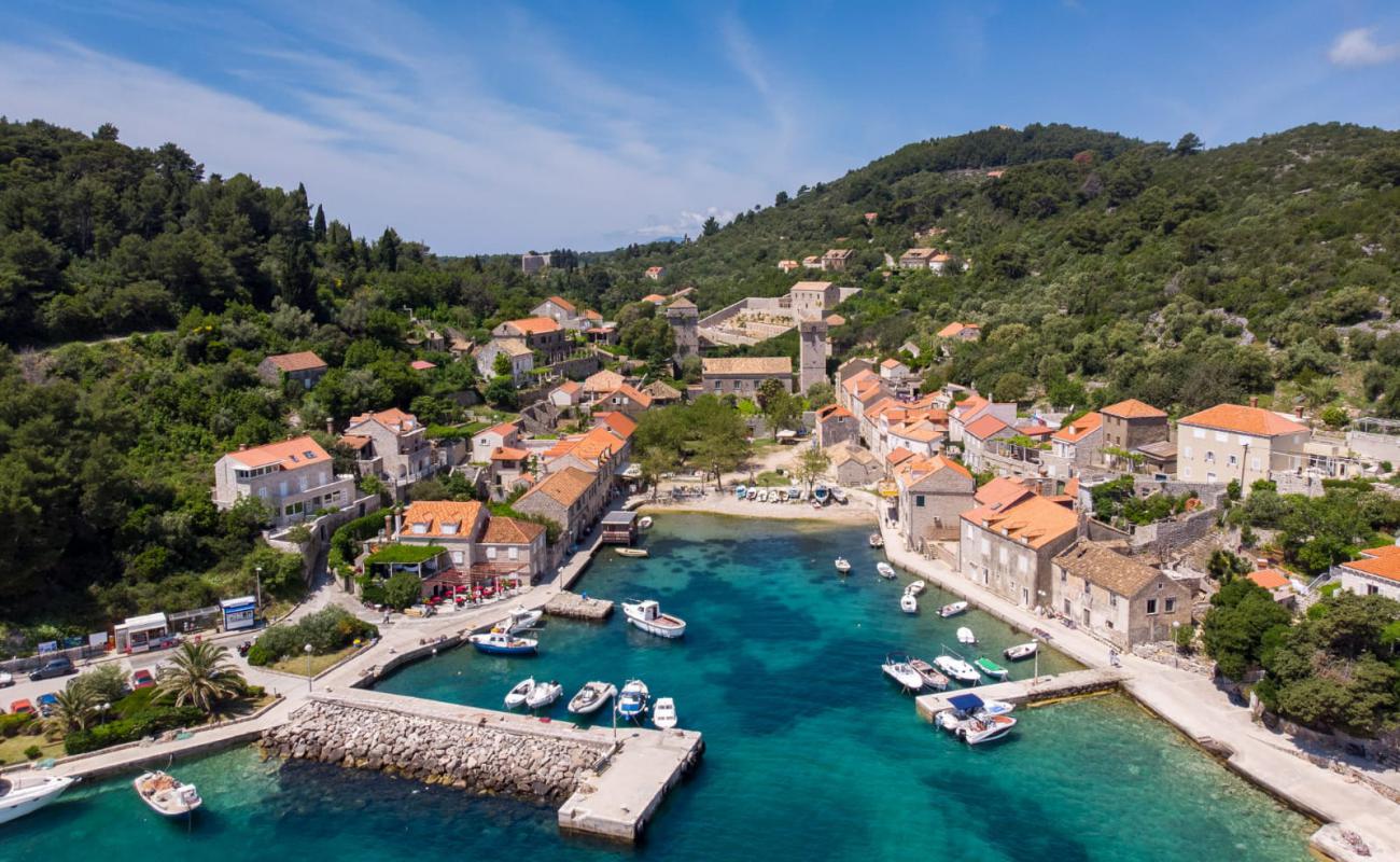 Photo de Port of Sudurad avec roches de surface