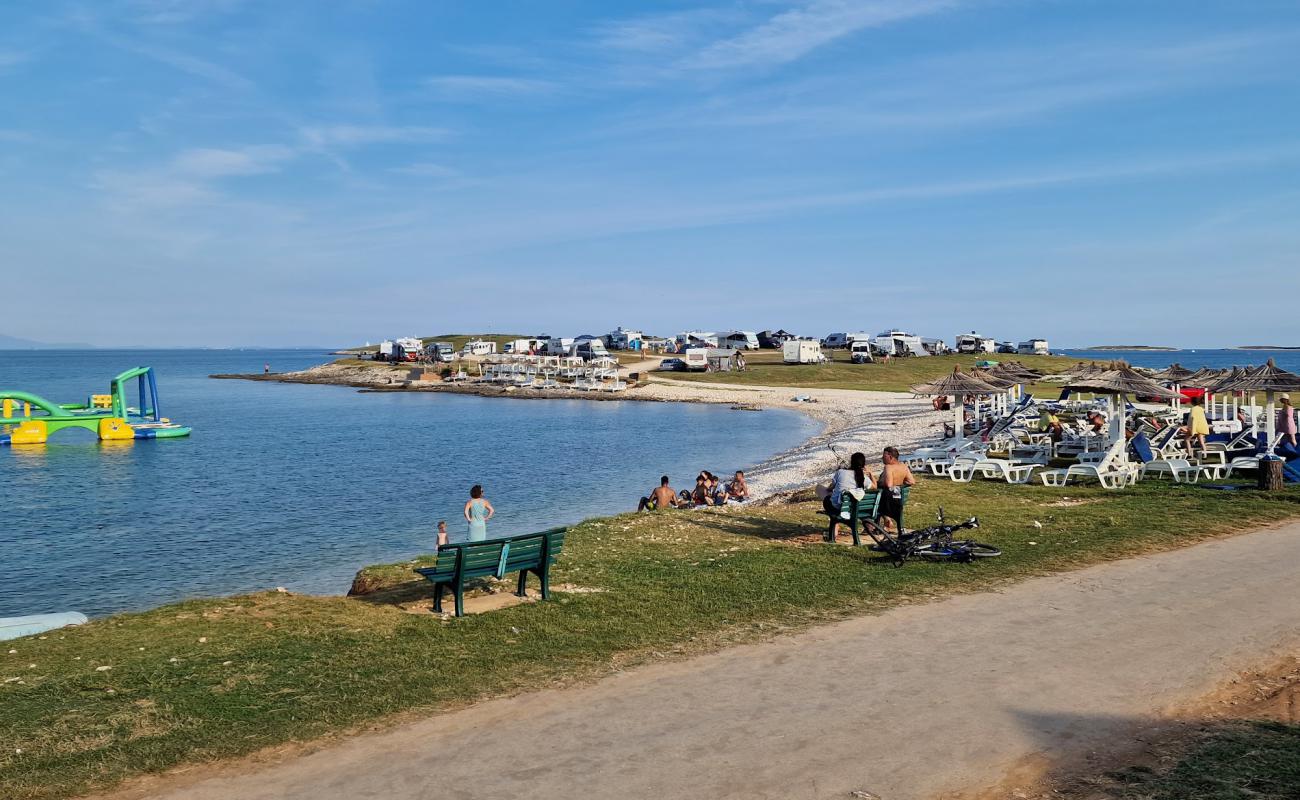 Photo de Premantura Beach avec roches de surface