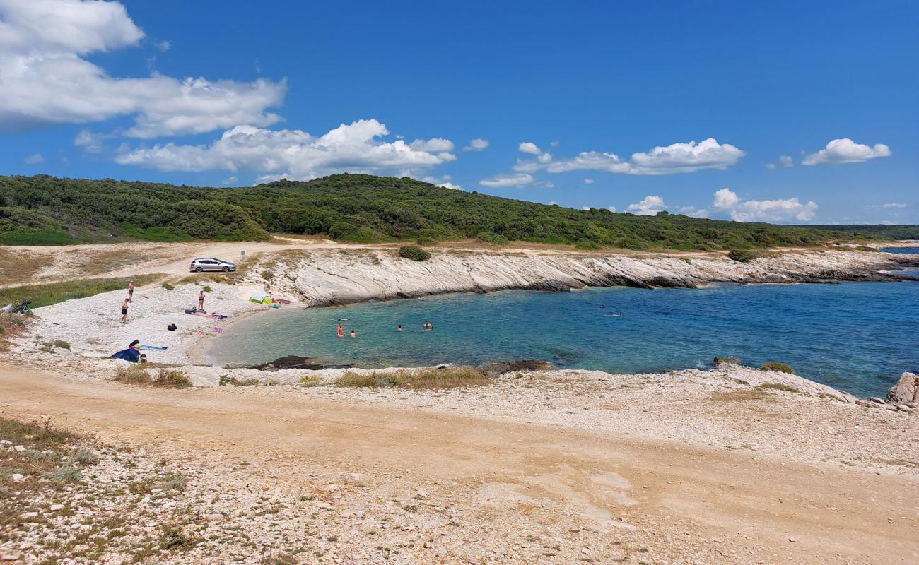 Photo de Uvala Mala Draga avec galets beige de surface