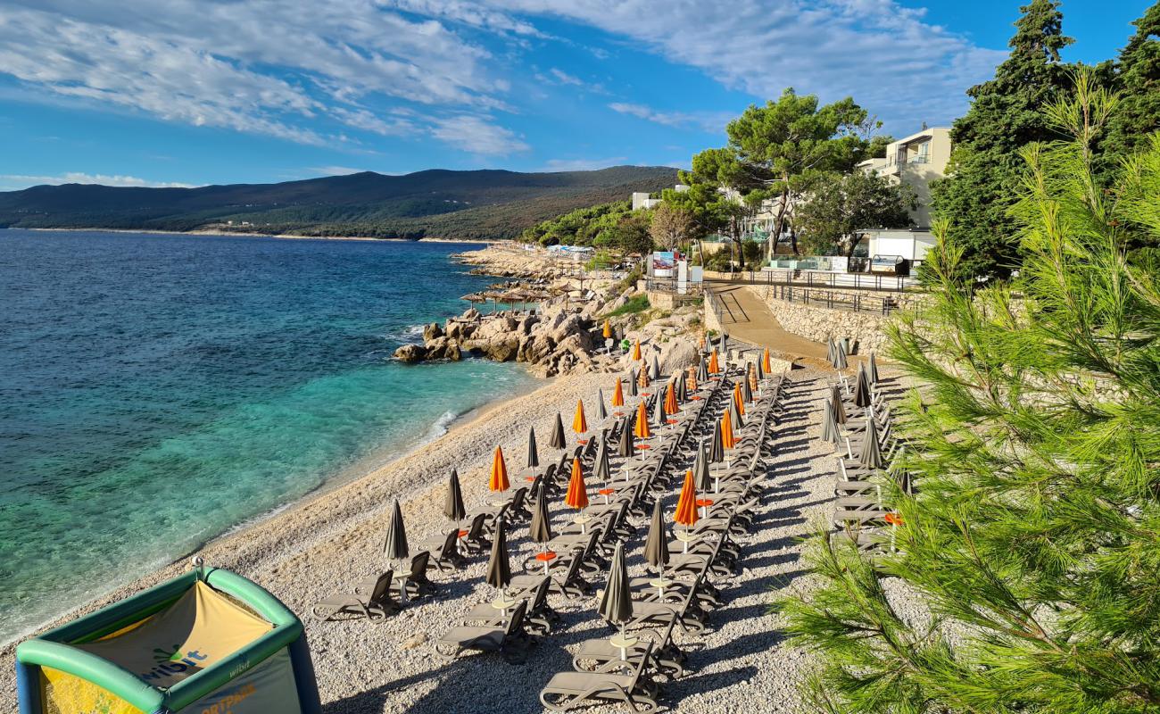 Photo de Maro Family Beach avec caillou clair de surface