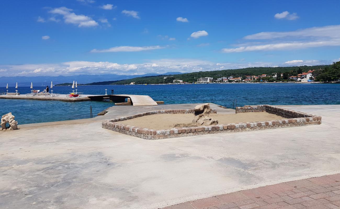 Photo de Plaza Malin avec béton de surface