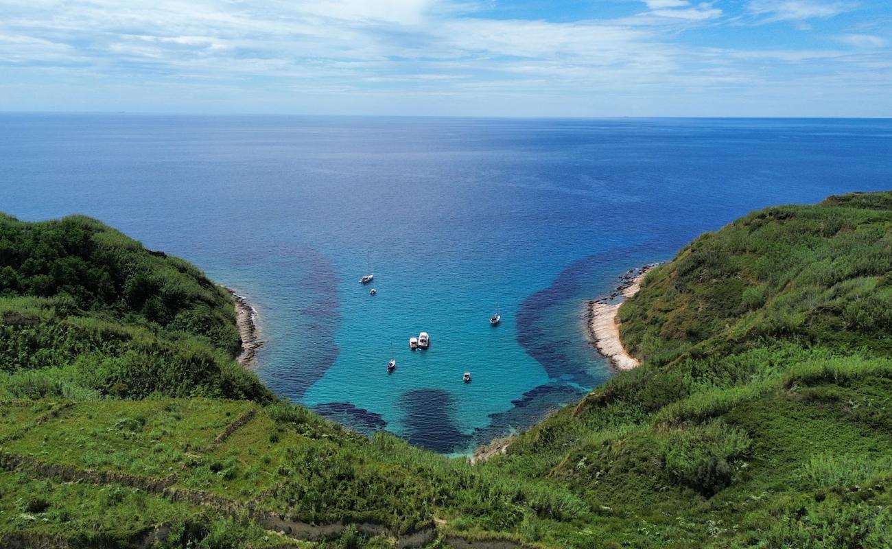 Photo de Uvala Porat avec roches de surface