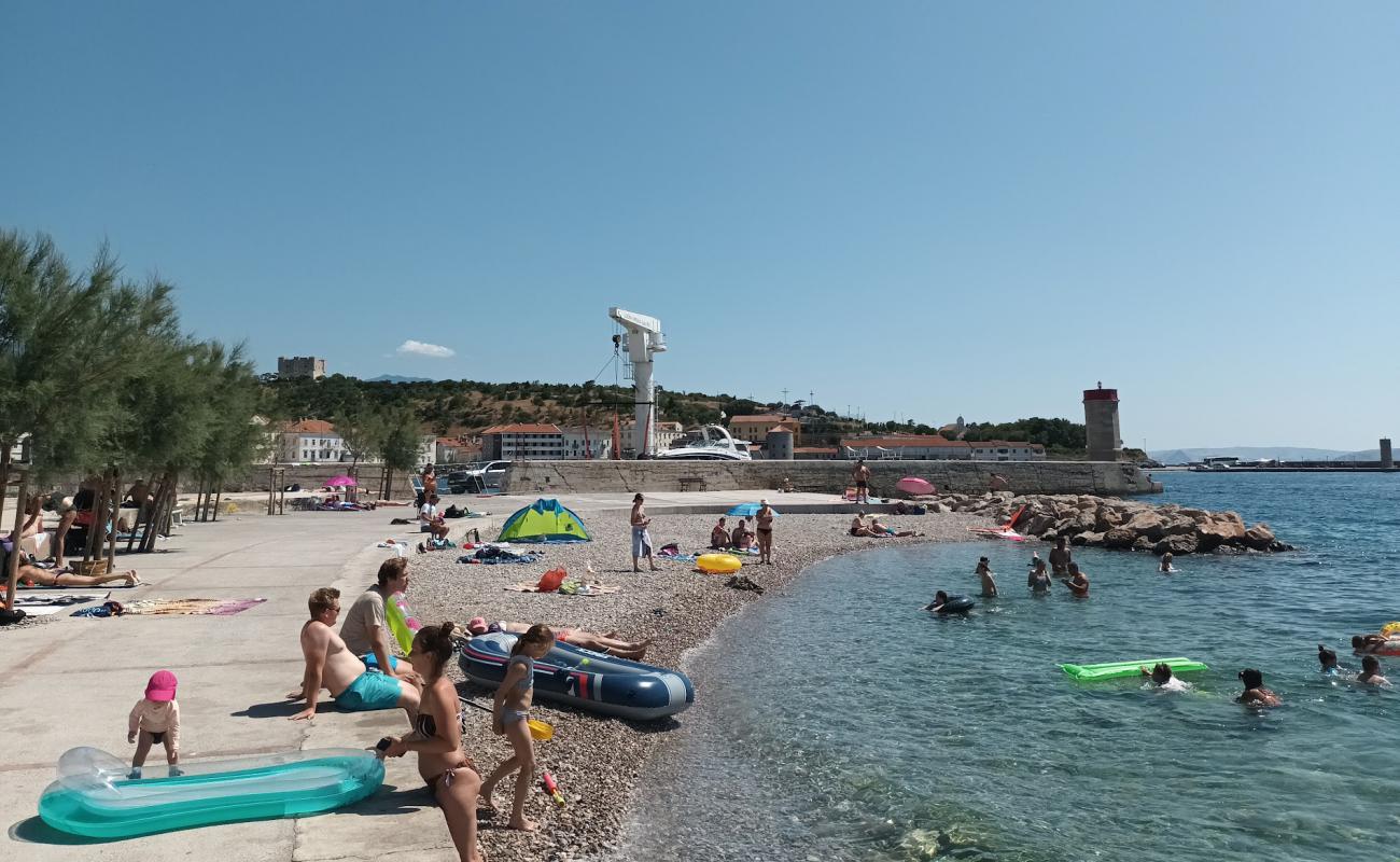 Photo de Plaza Senj avec caillou gris de surface