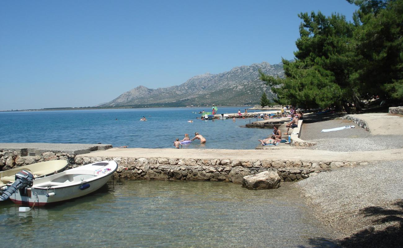 Photo de Beach Rovanjska avec béton de surface