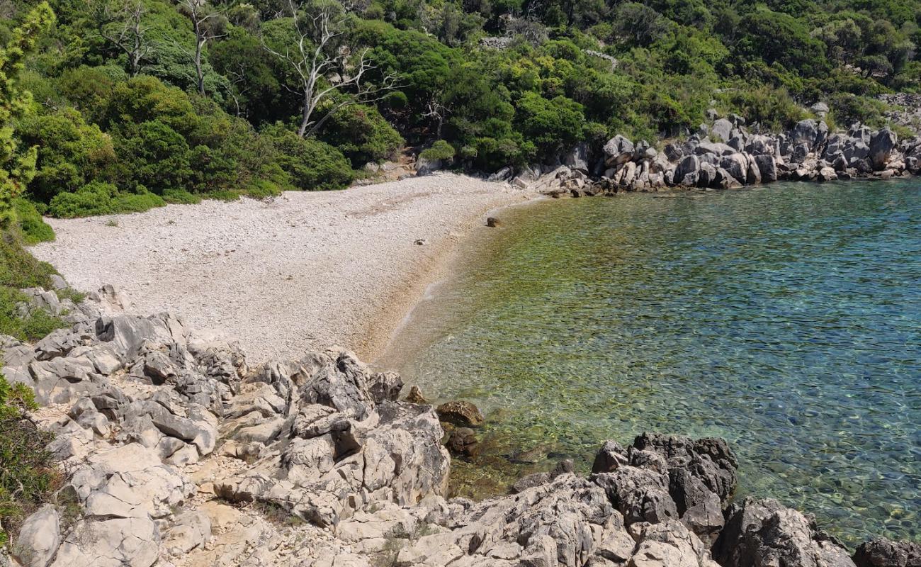 Photo de Uvala Vadikandija avec roches de surface