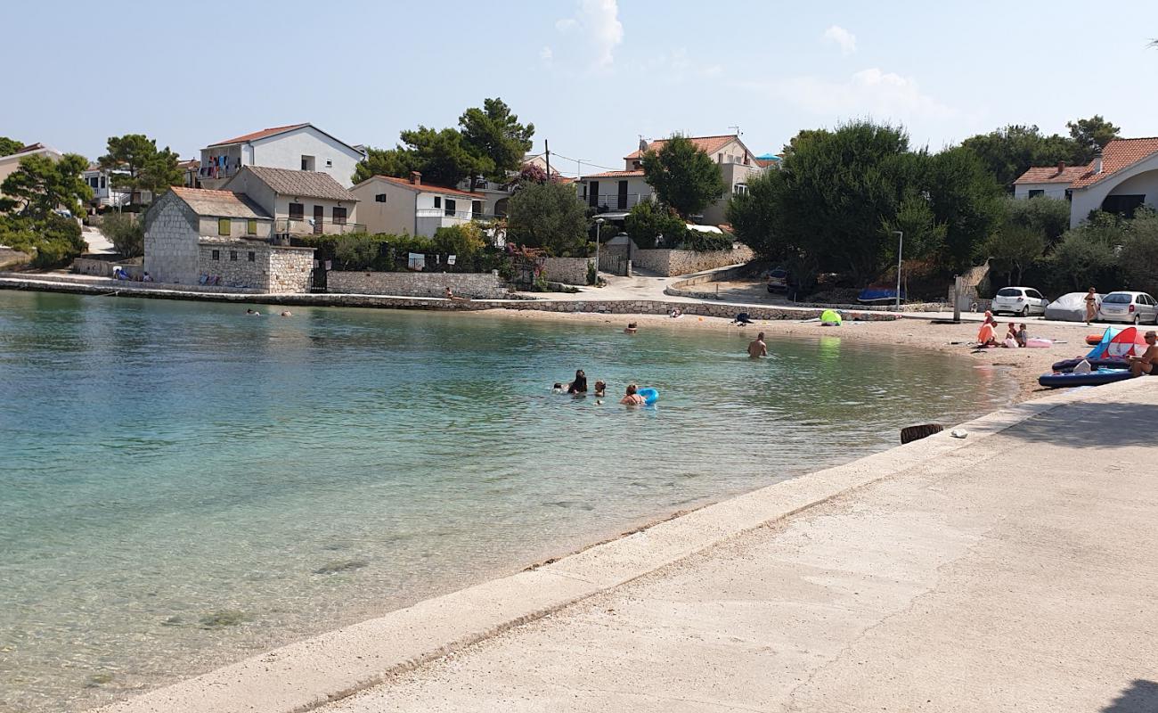 Photo de Beach Racice avec caillou fin clair de surface