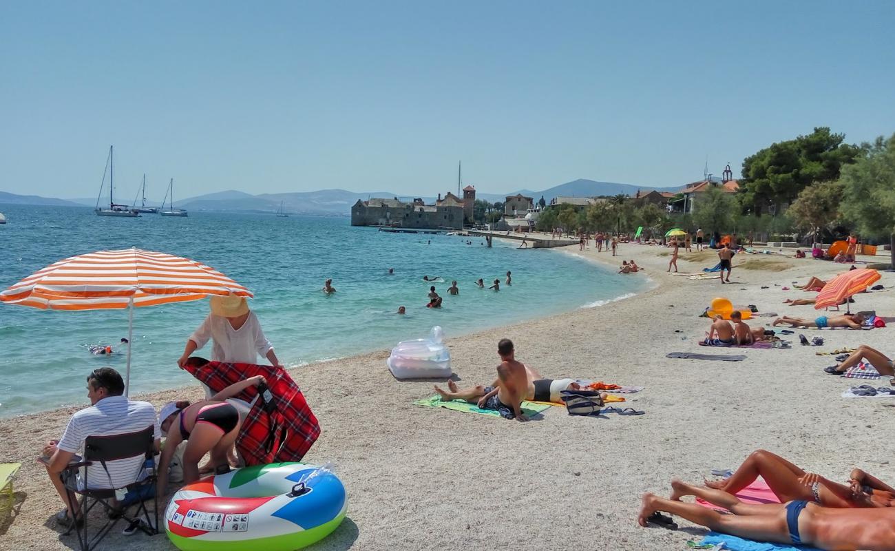 Photo de Beach Kamp, Kastel Gomilica avec caillou fin clair de surface