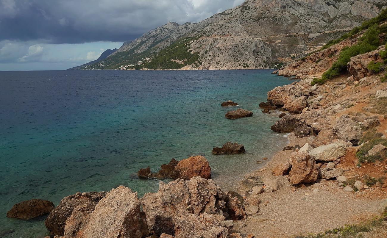 Photo de Vruja FKK Beach avec roches de surface