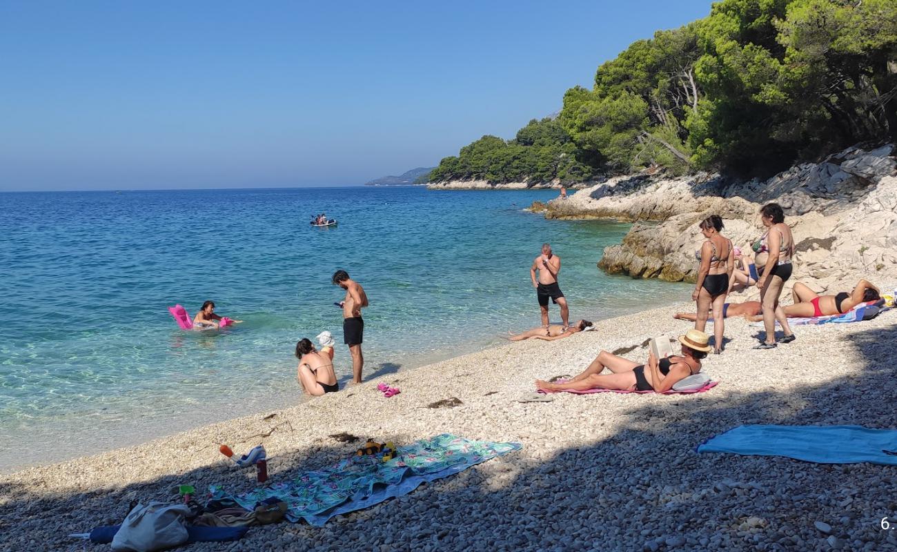 Photo de Beach Malinka avec roches de surface