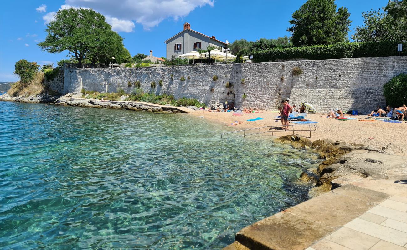 Photo de Plaza Bijar II avec sable brillant et rochers de surface