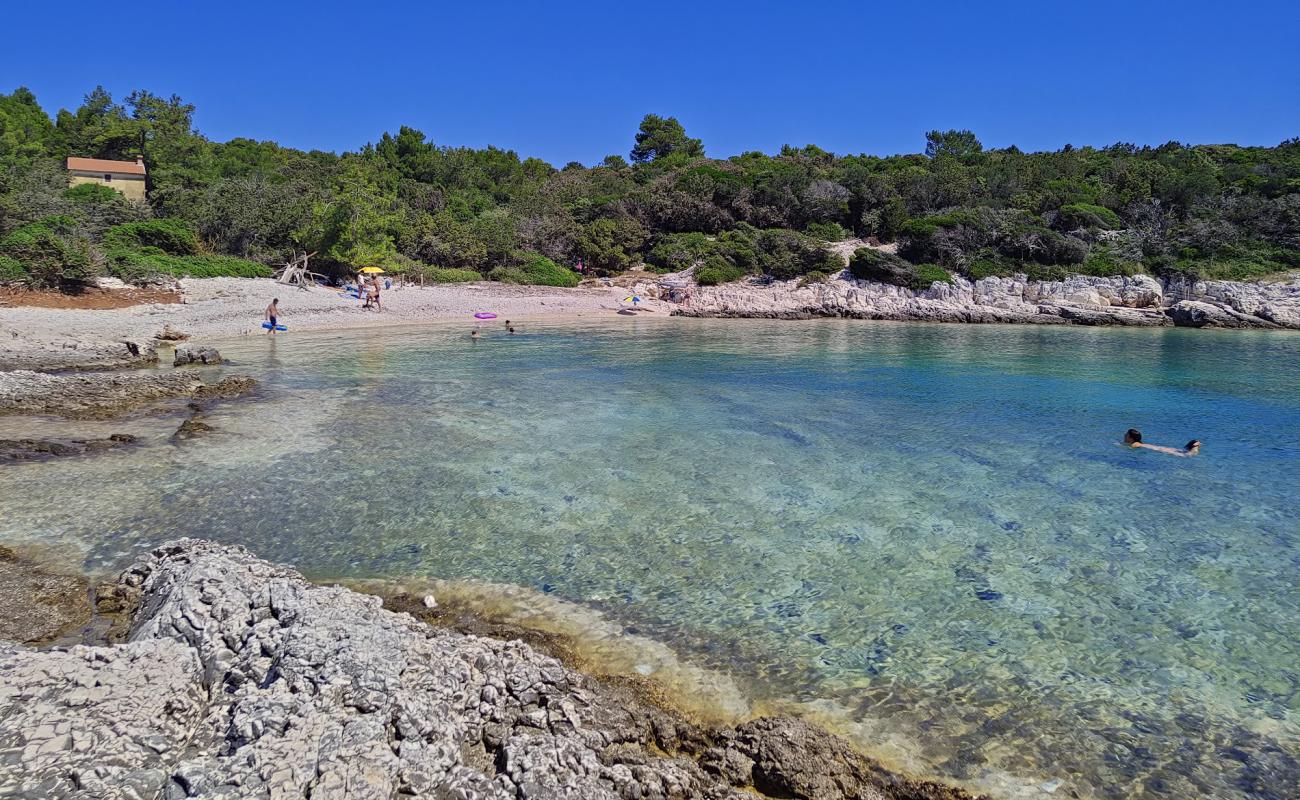 Photo de Uvala Zabodarski avec roches de surface