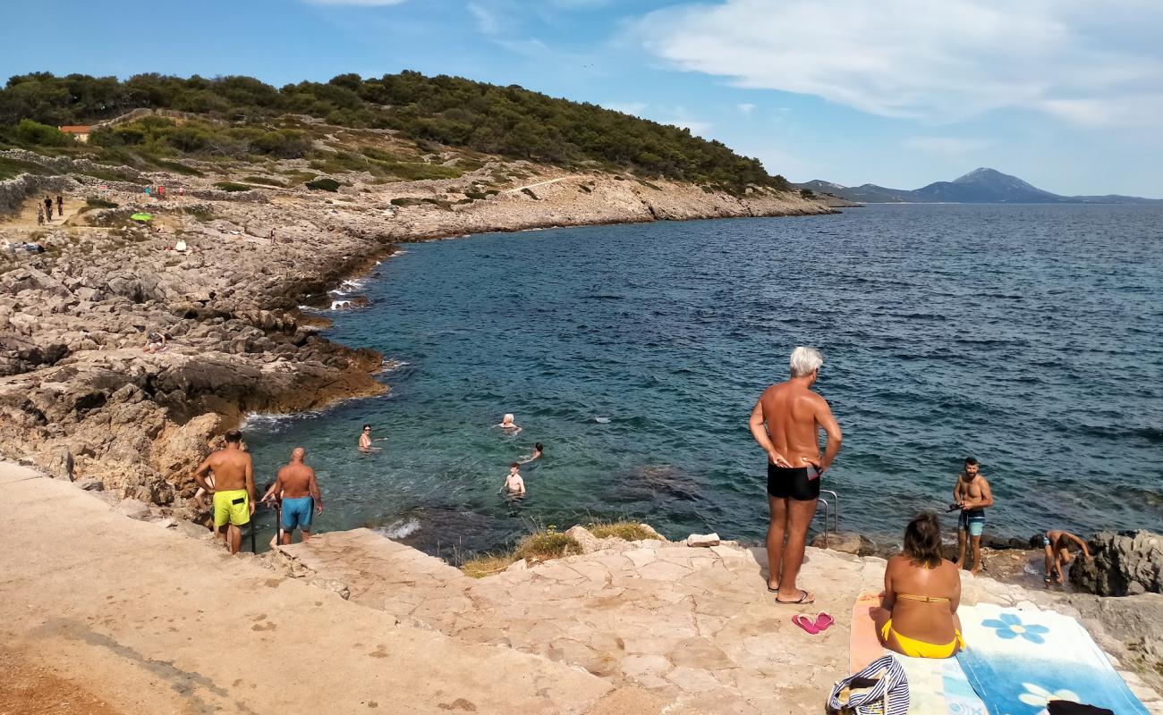 Photo de Uvala Zagazinjine avec roches de surface