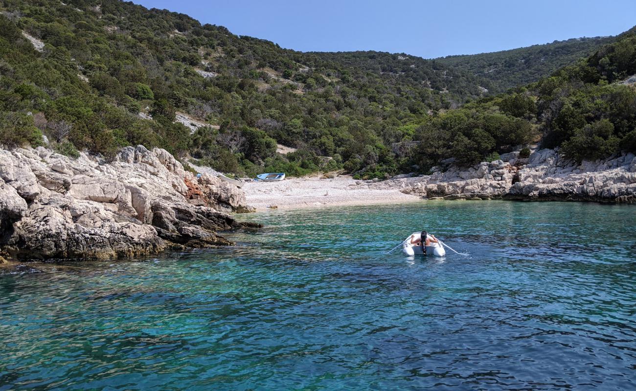 Photo de Tetoviscica Bay avec caillou clair de surface