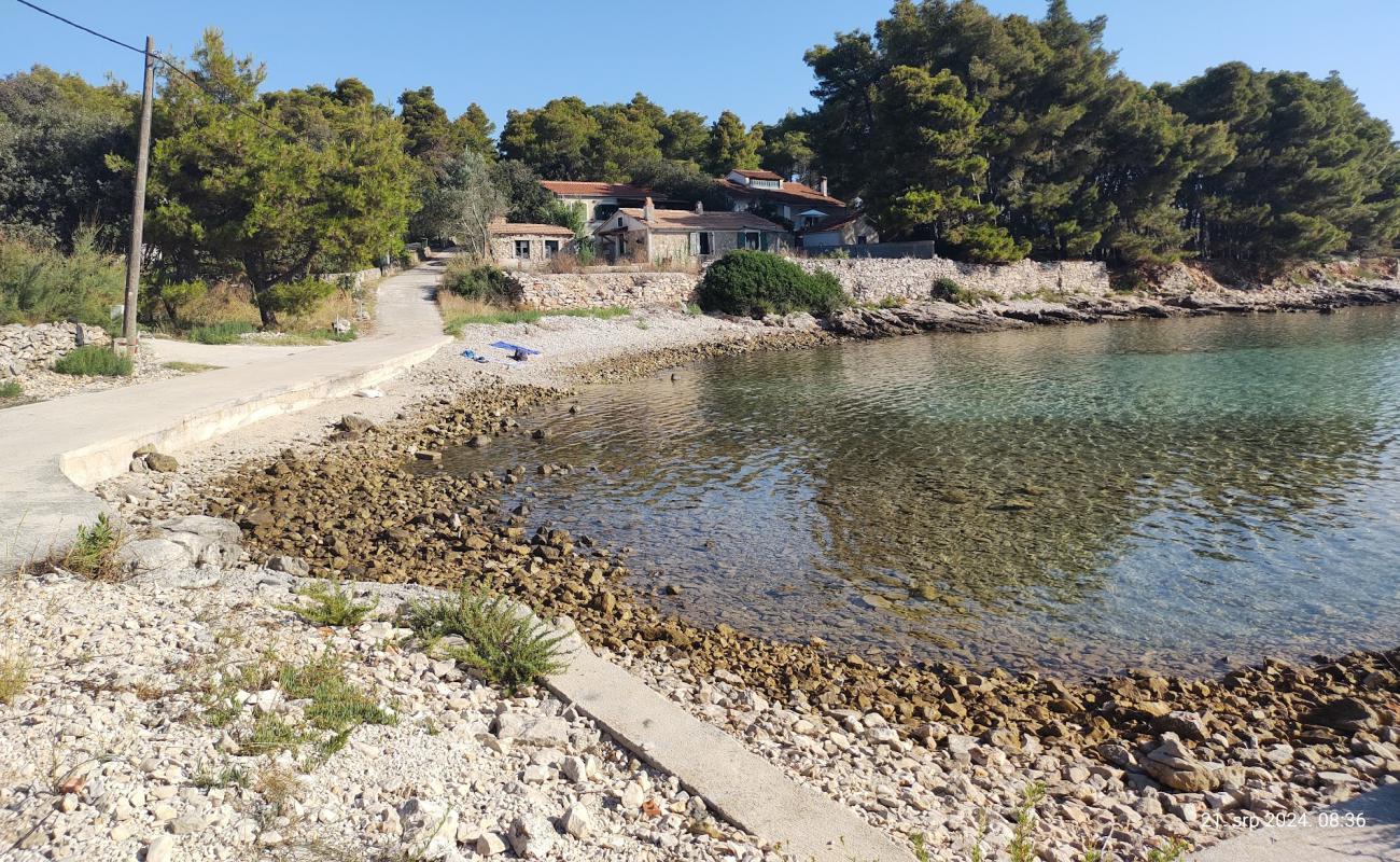 Photo de Dolinje Beach avec roches de surface