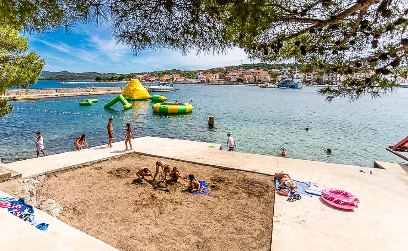 Photo de Beach Zelena Punta avec roches de surface