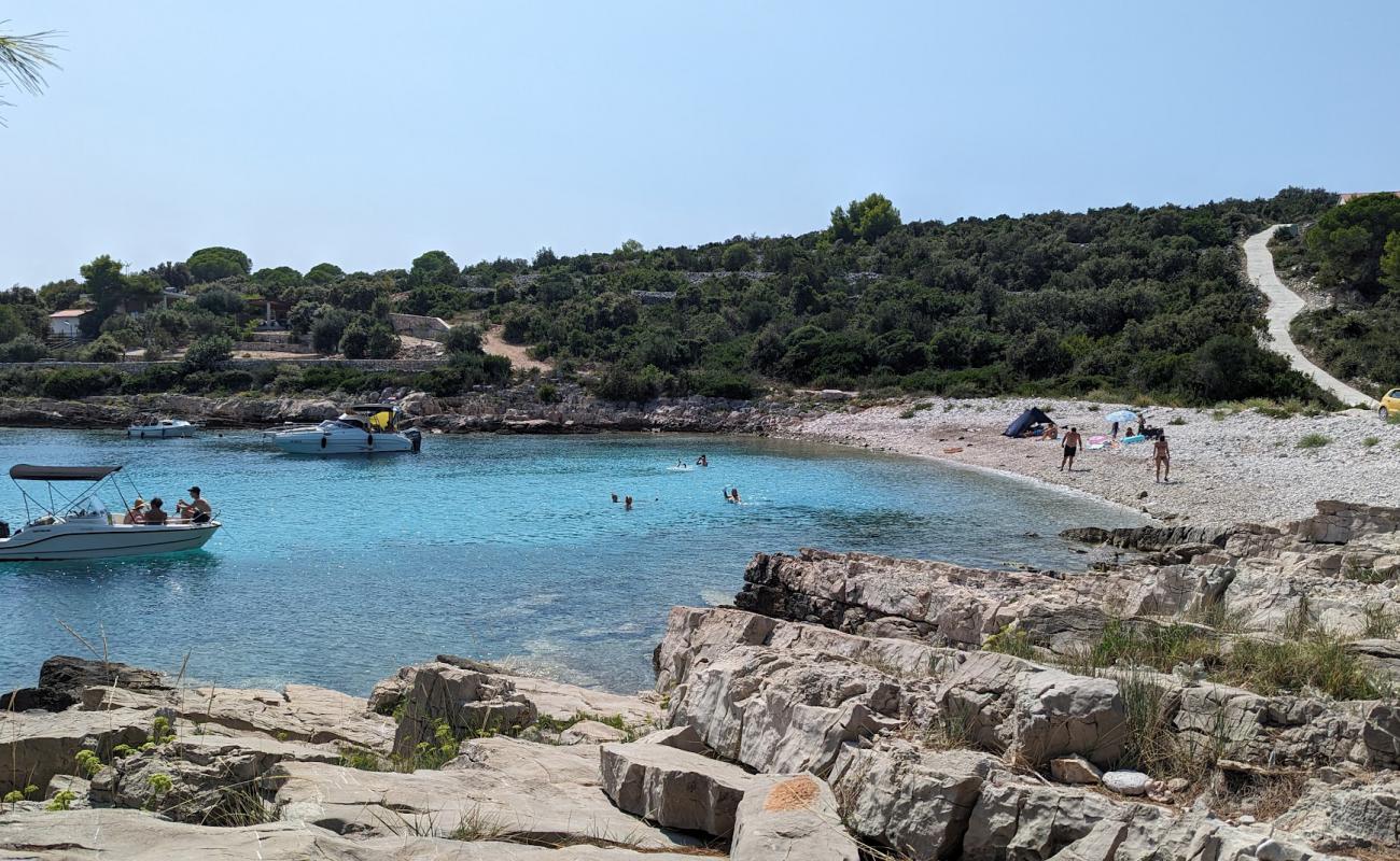 Photo de Solinska Beach avec roches de surface