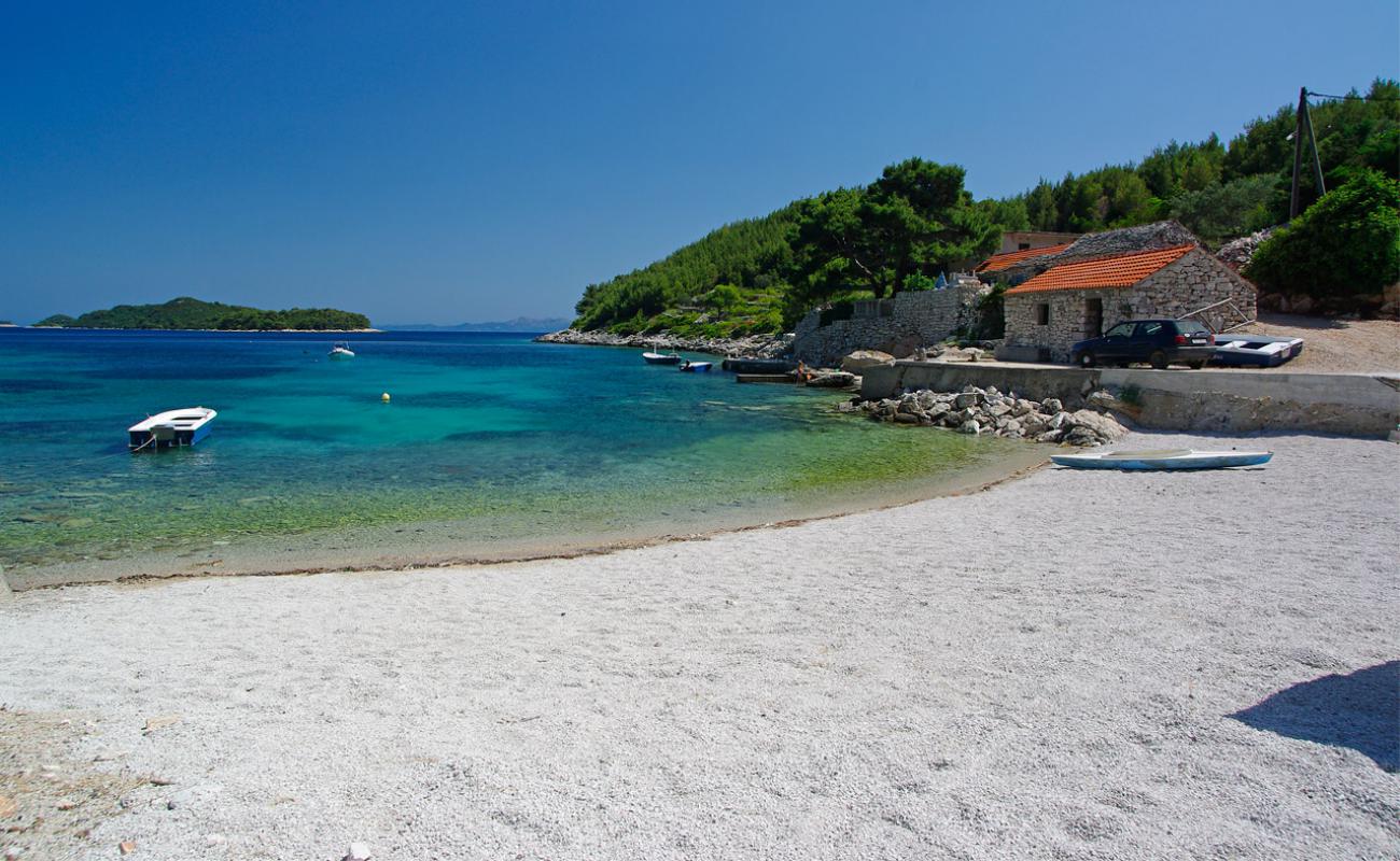 Photo de Plaza Karbuni avec caillou fin clair de surface