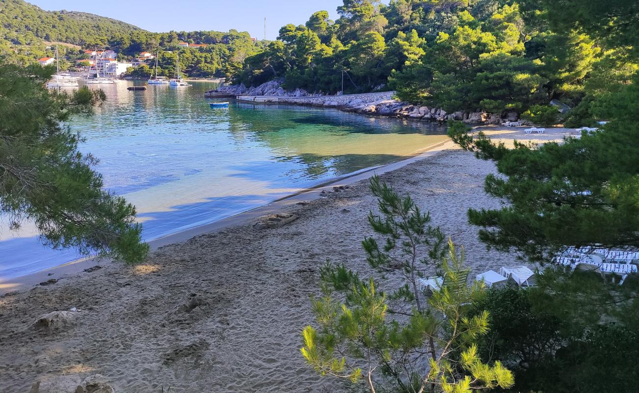 Photo de Mala Saplunara Beach avec sable beige de surface