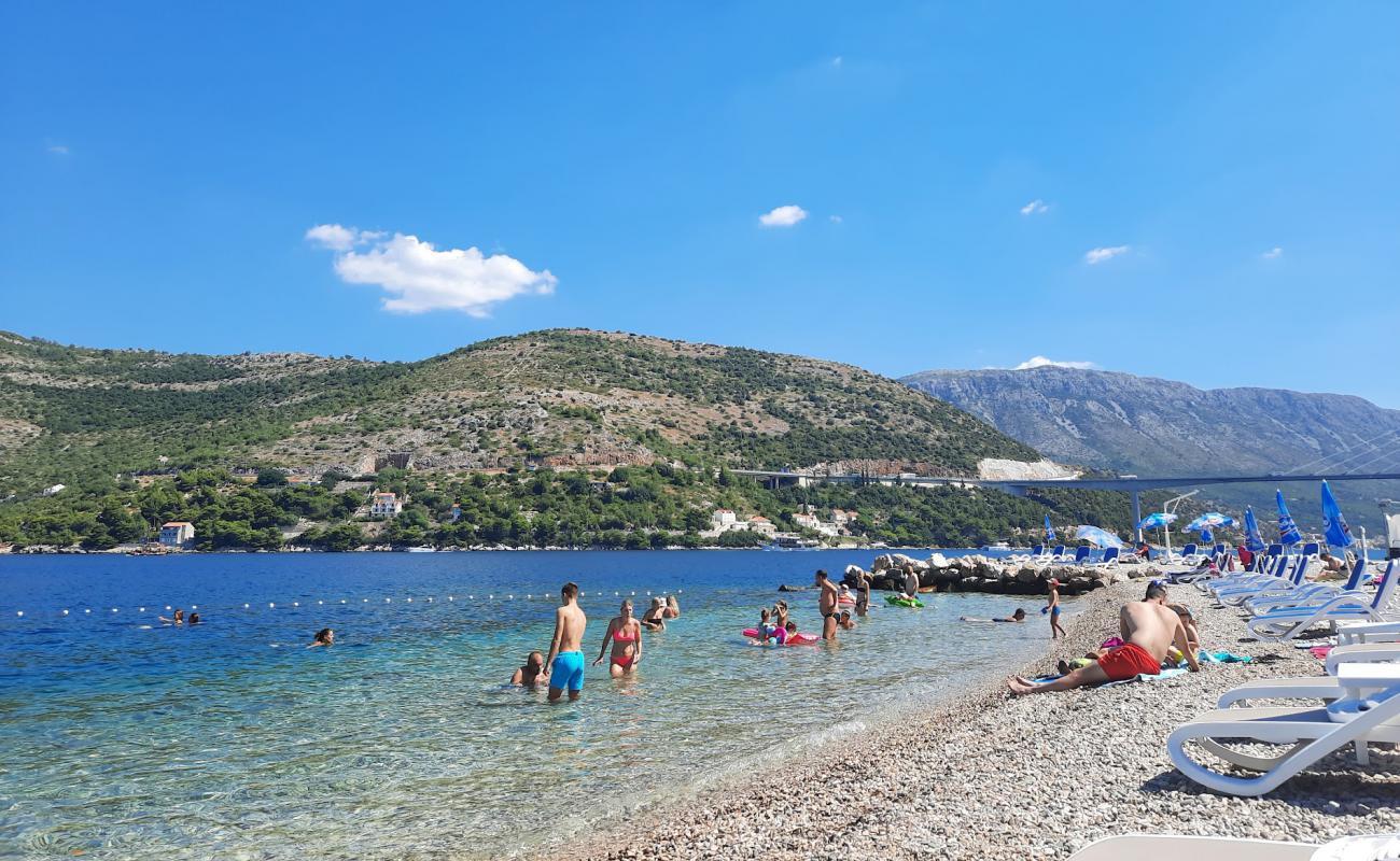 Photo de Mandrac Beach avec caillou gris de surface