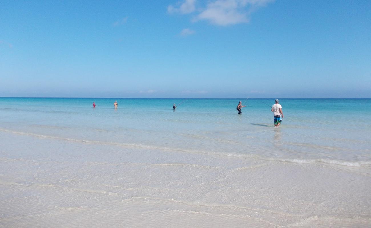 Photo de Playa Boca Ciega avec sable beige fin de surface