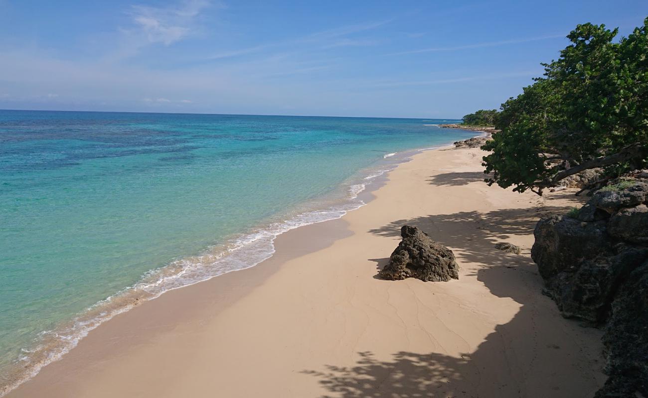 Photo de Playa Jibacoa III avec sable beige fin de surface