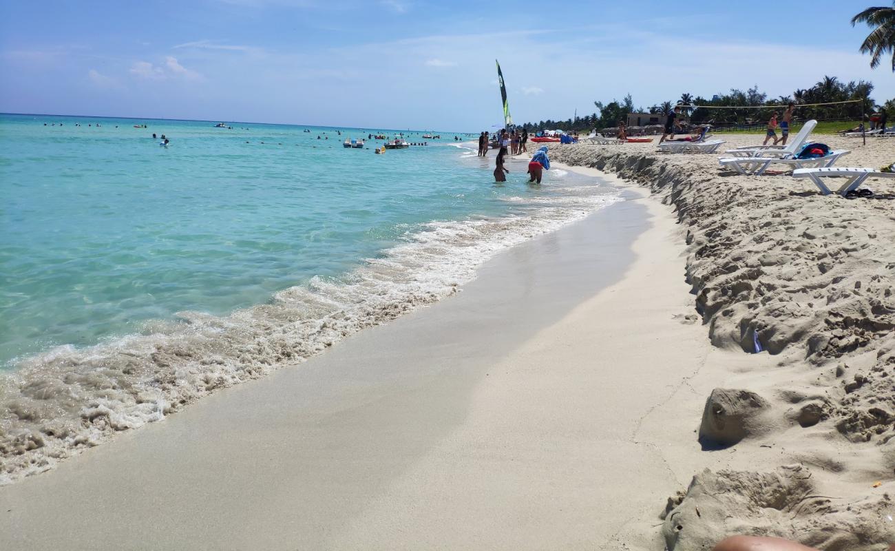 Photo de Varadero beach VI avec sable fin et lumineux de surface