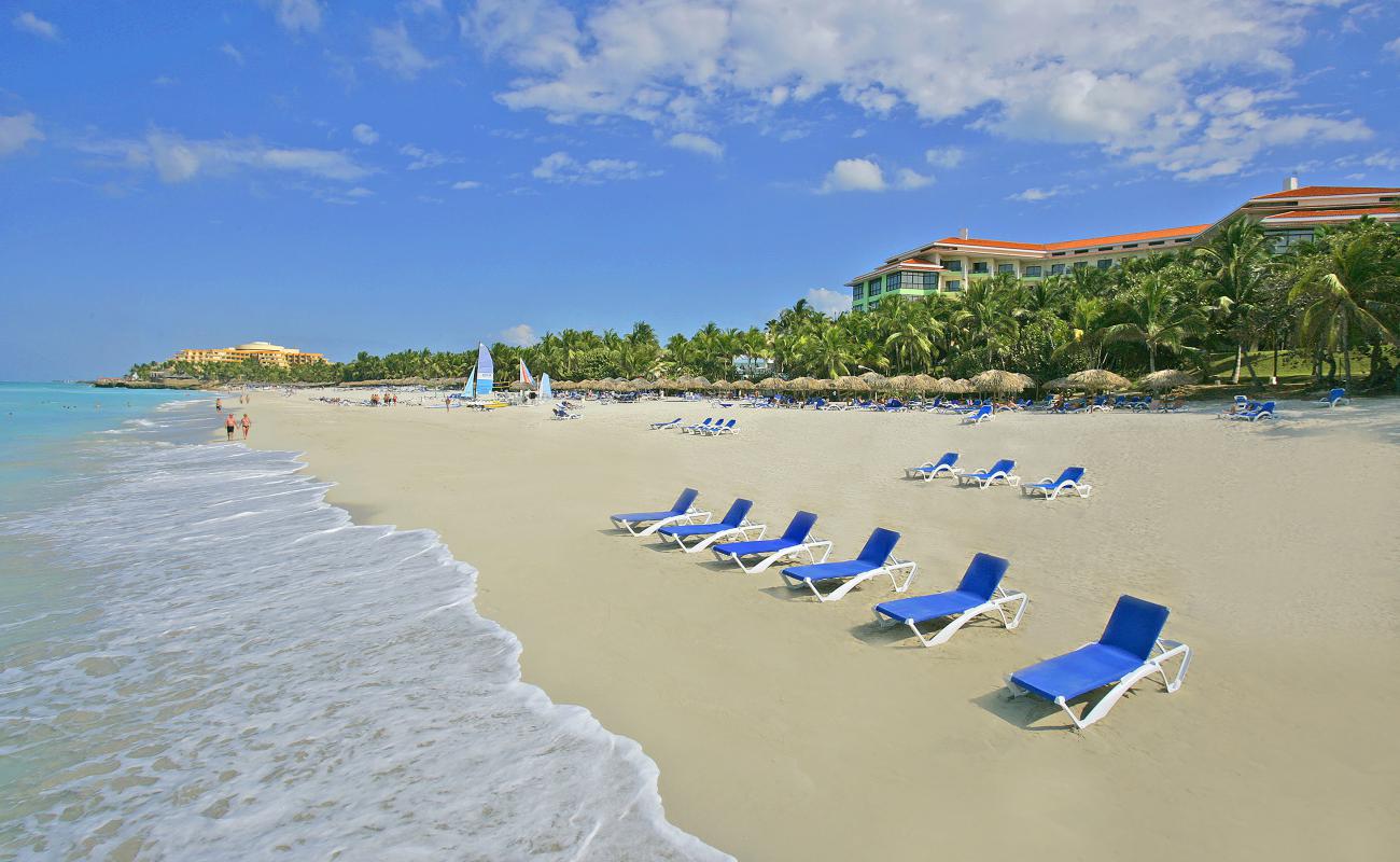 Photo de Plage de Varadero avec sable fin et lumineux de surface