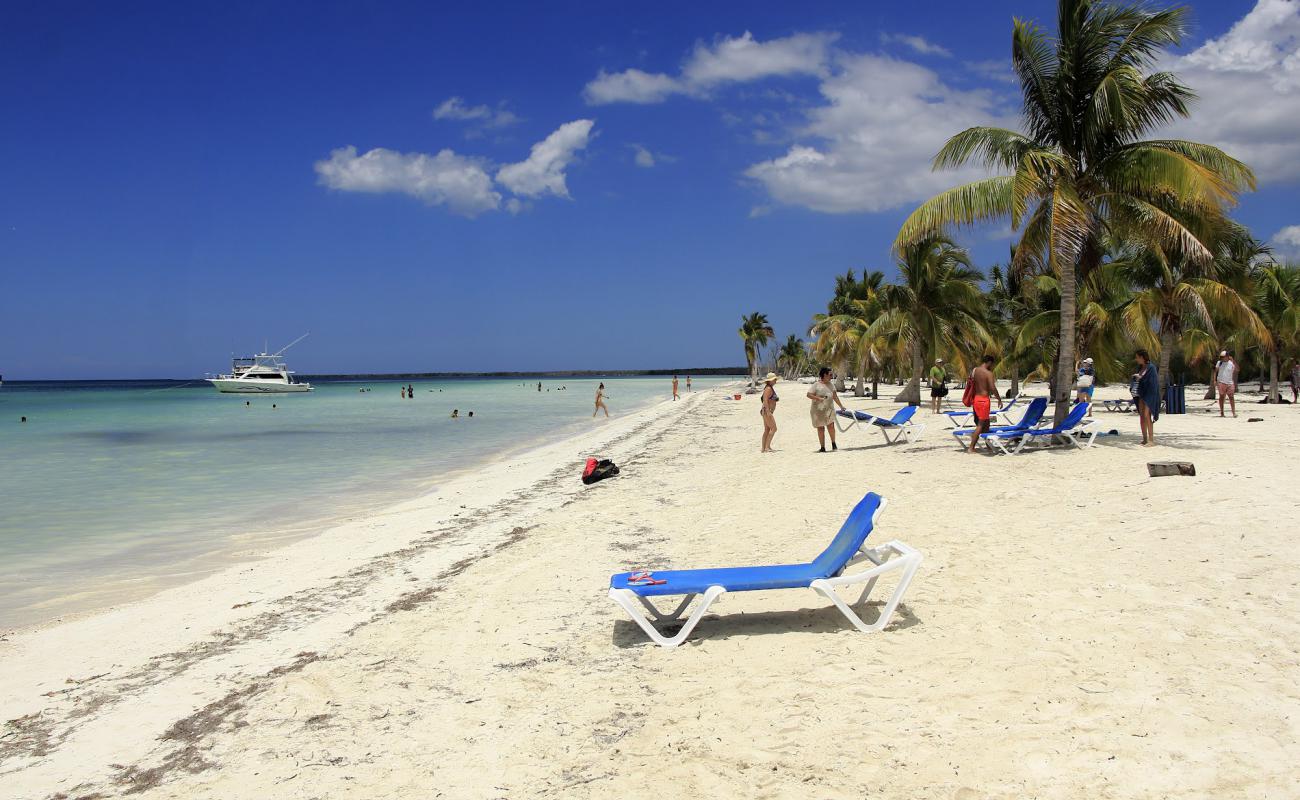 Photo de Cayo Blanco avec sable fin blanc de surface