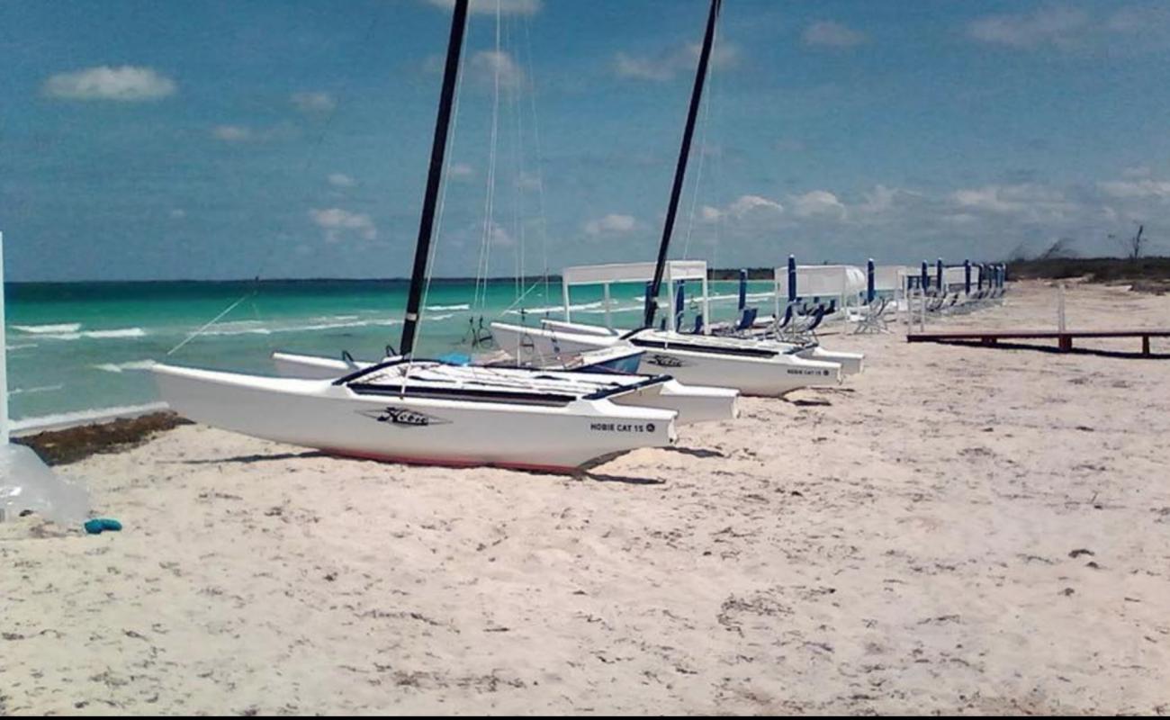 Photo de Cayo Esquivel avec sable fin et lumineux de surface