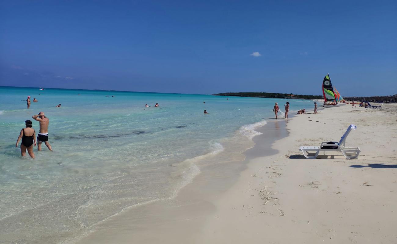 Photo de Cayo Santa Maria II avec sable fin et lumineux de surface