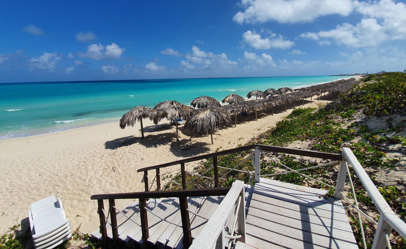 Photo de Cayo Santa Maria III avec sable fin et lumineux de surface