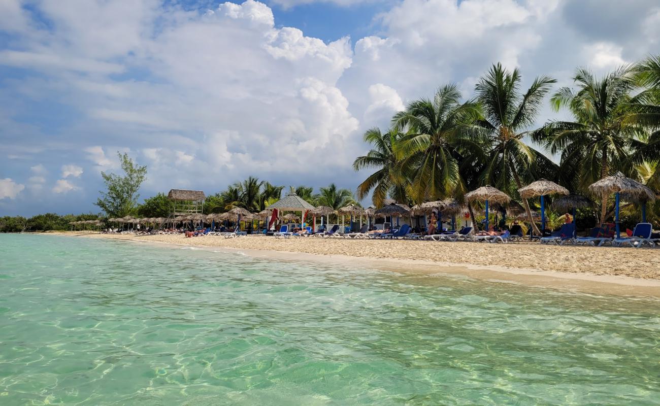 Photo de Playa Coco avec sable fin et lumineux de surface