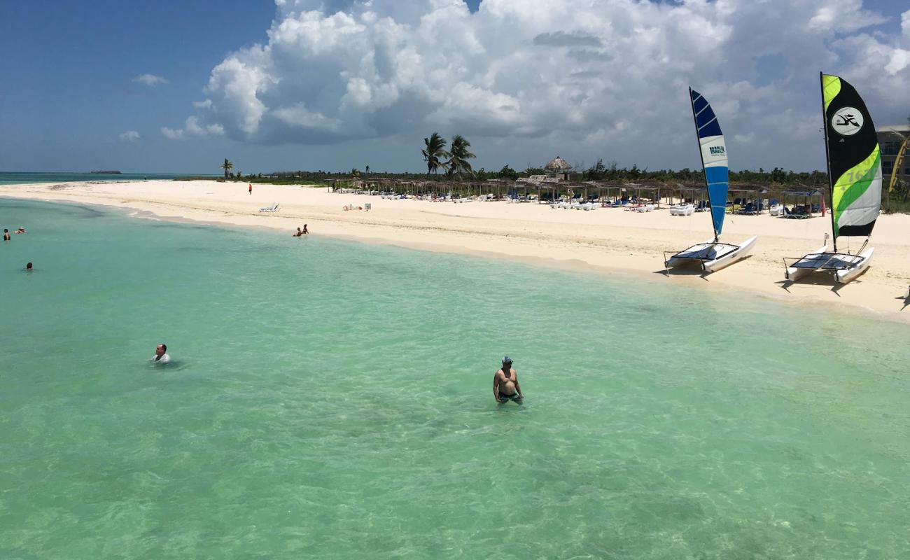 Photo de Cayo Coco II avec sable beige fin de surface