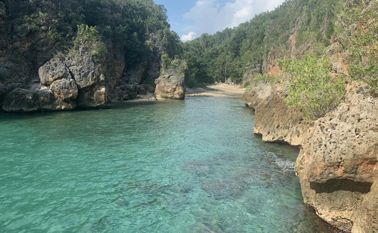 Photo de Playa Guajimico avec sable lumineux de surface