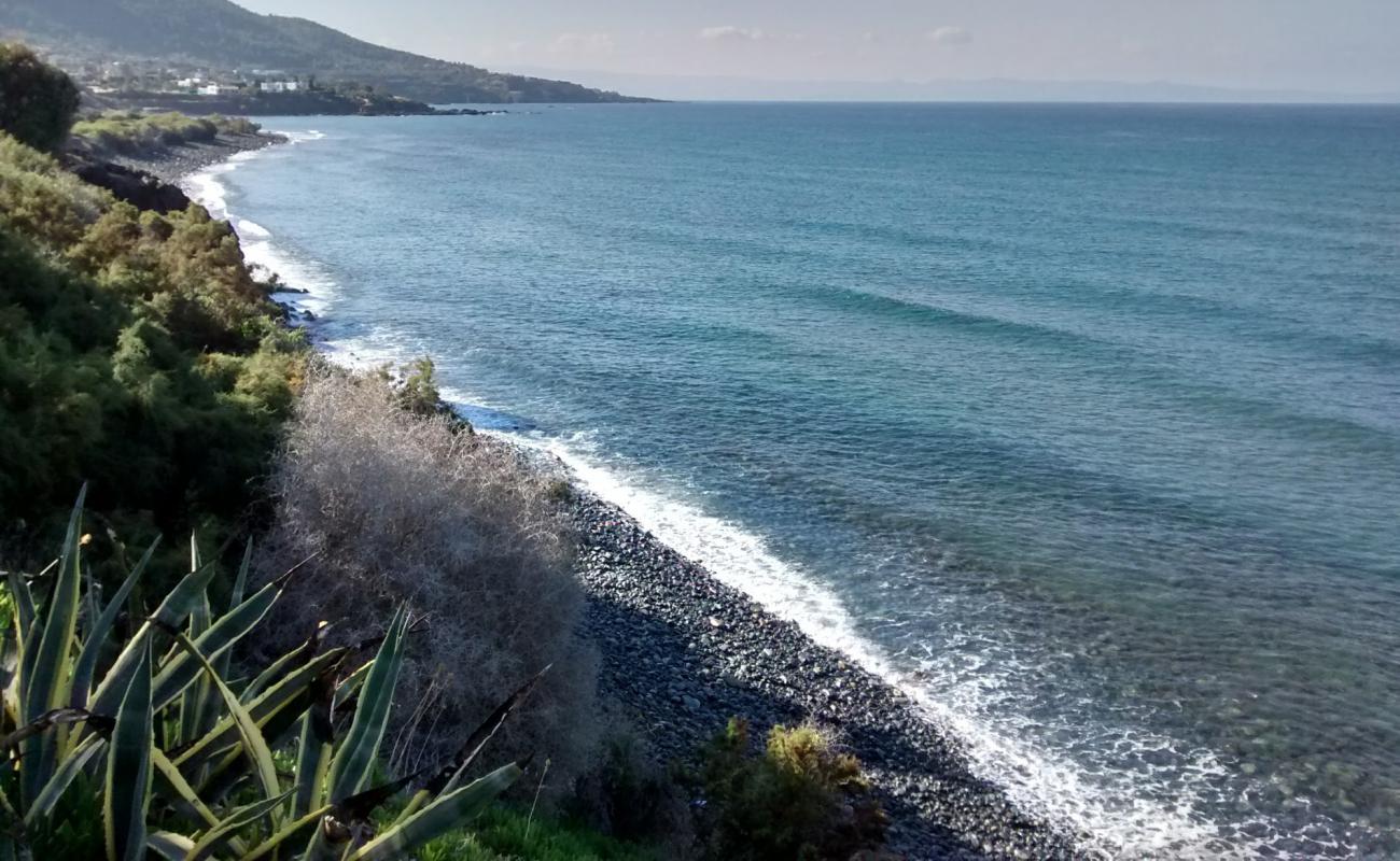 Photo de Akroyiali beach avec caillou gris de surface