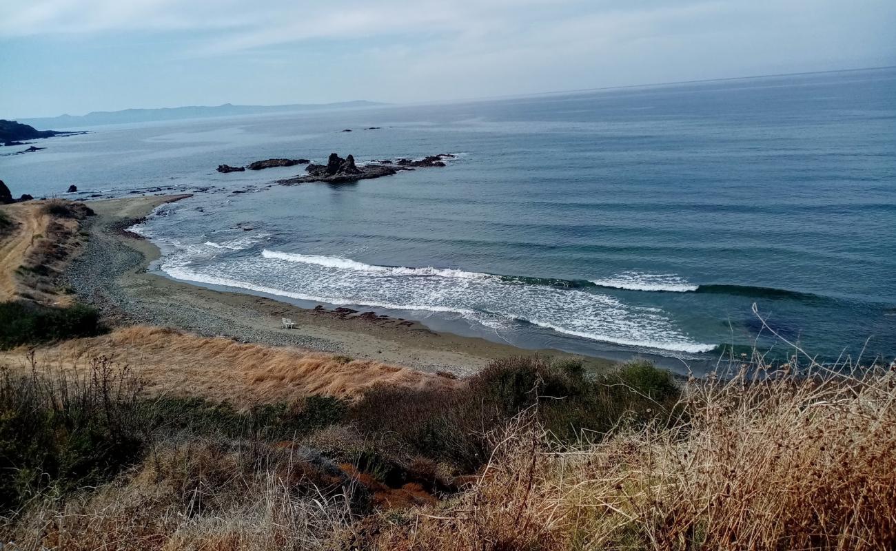 Photo de Tpoulorotsos beach avec sable gris & galets de surface