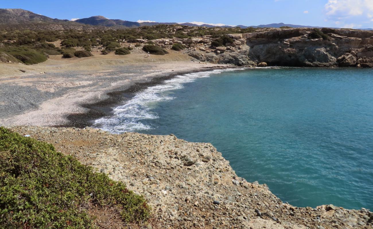 Photo de Geronisos beach avec caillou clair de surface