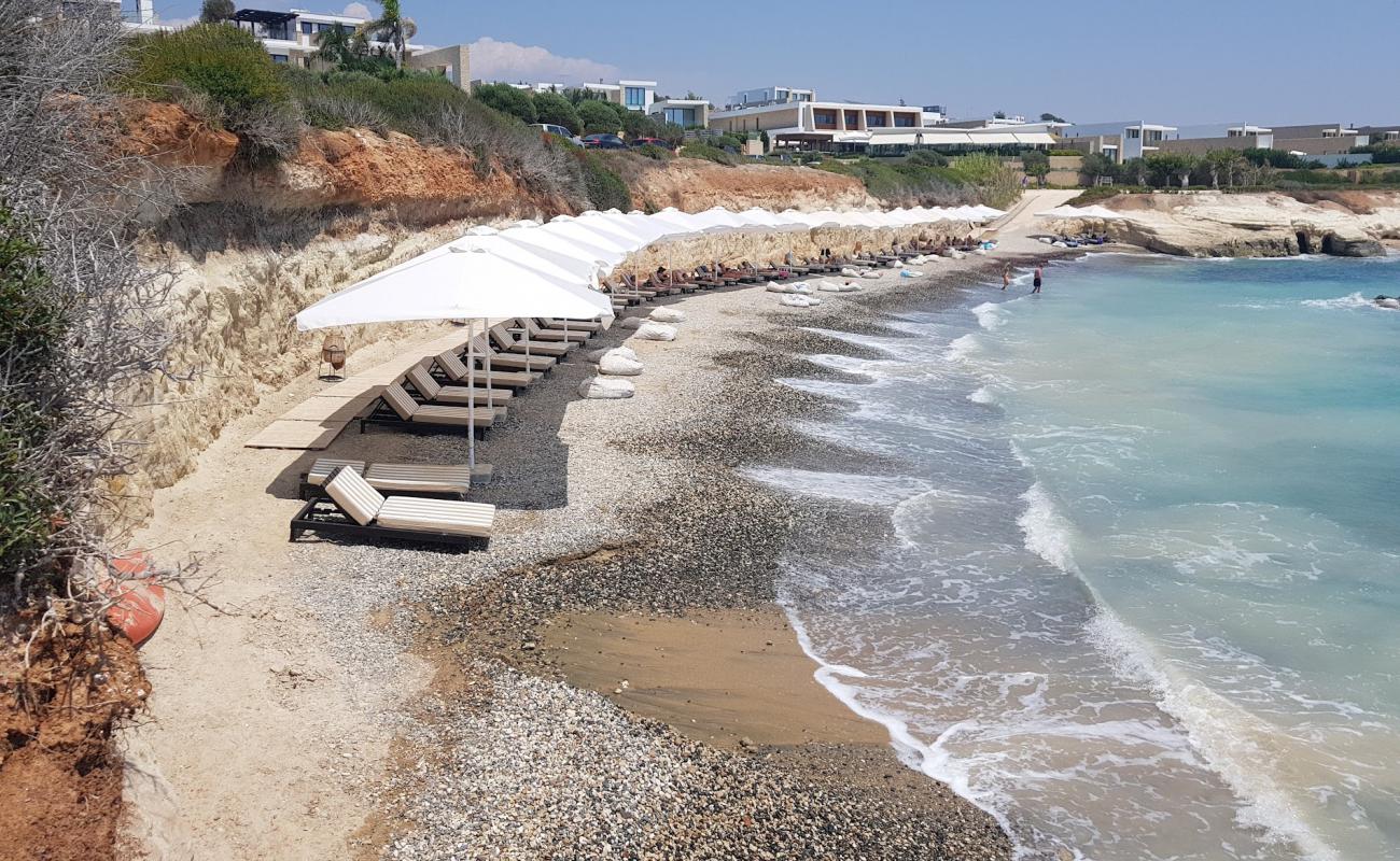 Photo de Kafizis Beach avec sable gris & galets de surface