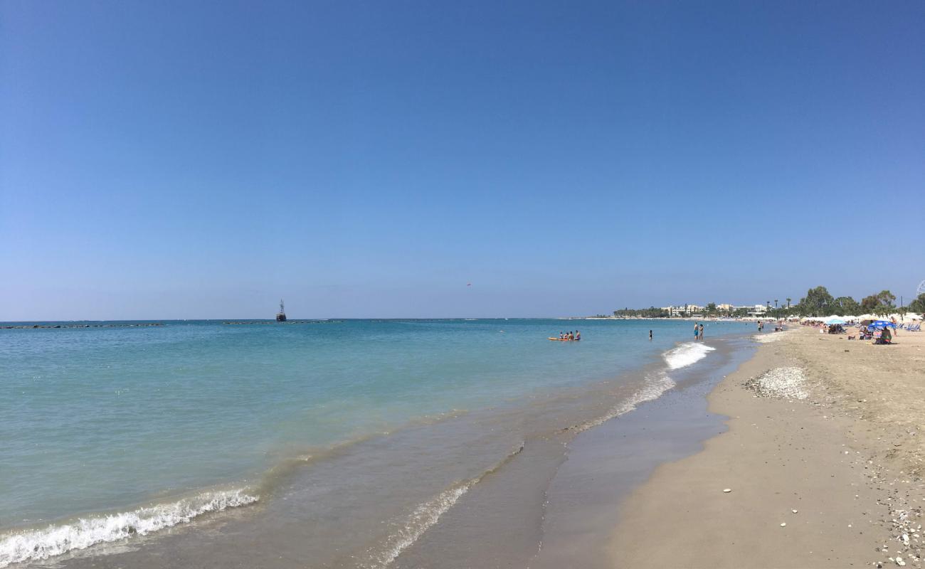 Photo de Yeroskipou beach avec sable beige de surface