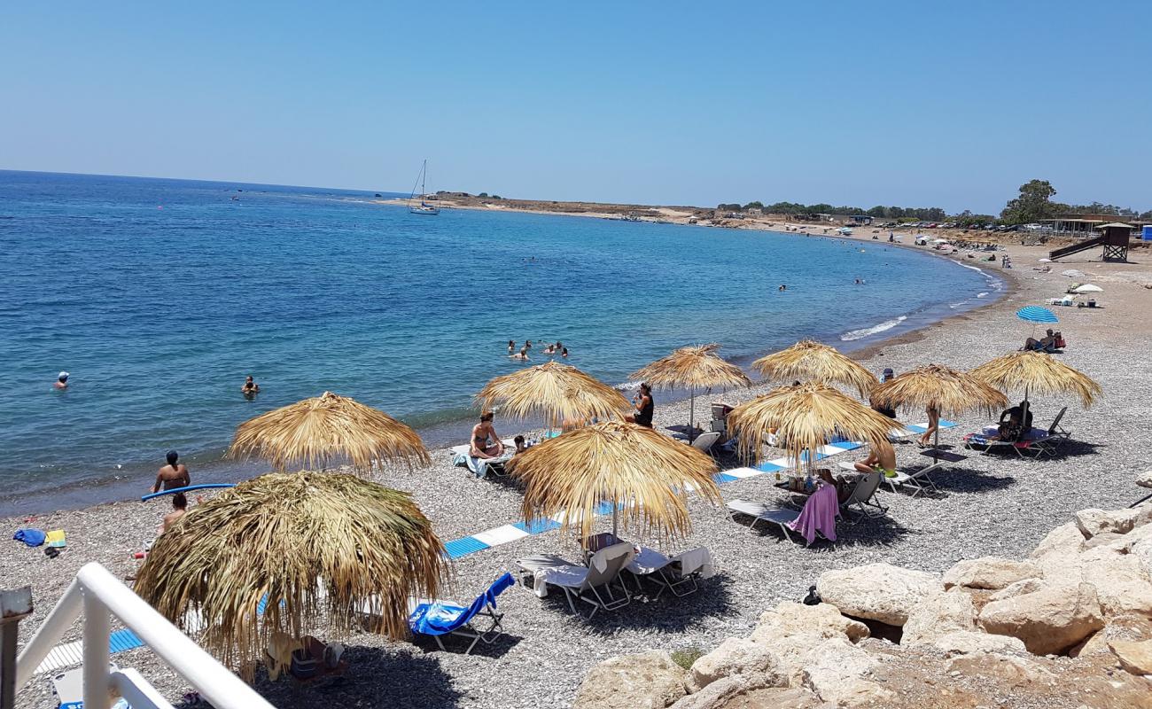 Photo de Bonamare beach avec sable gris & galets de surface