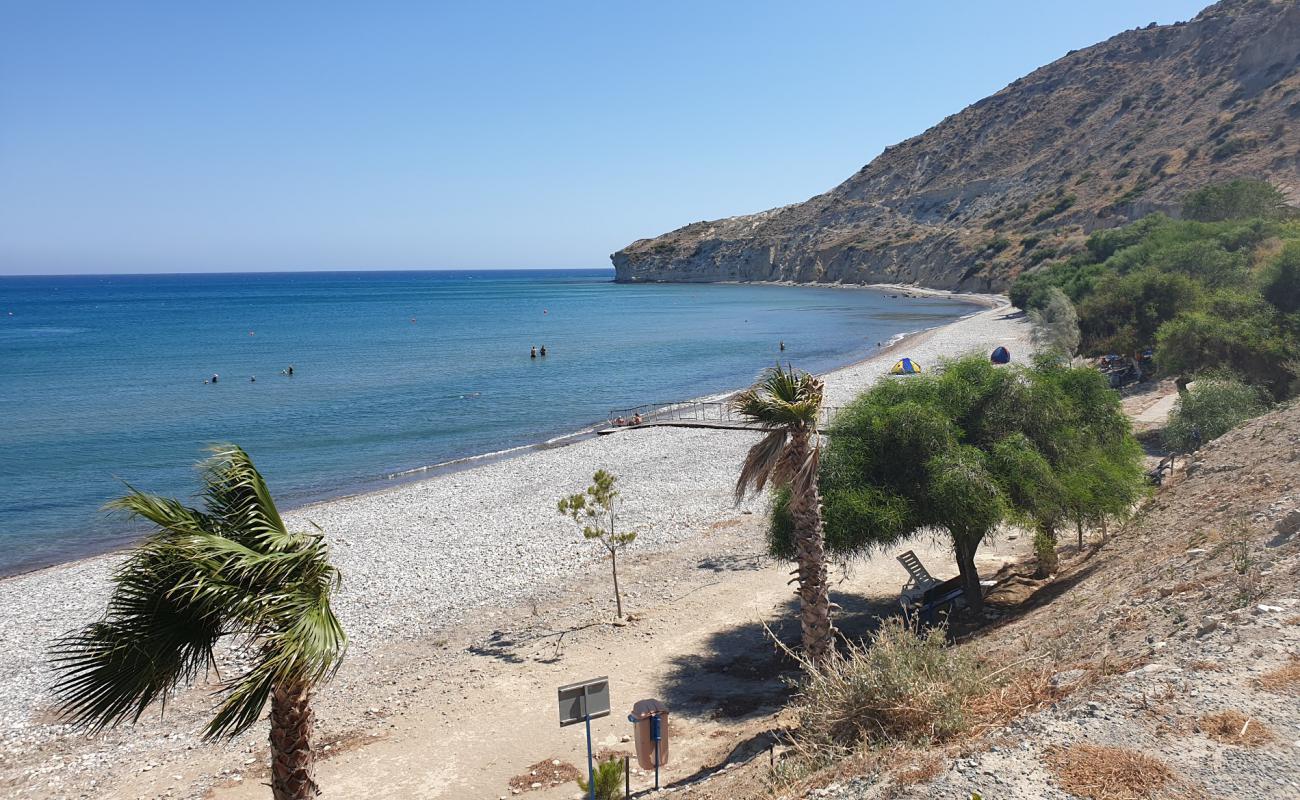 Photo de Pissouri beach avec caillou clair de surface